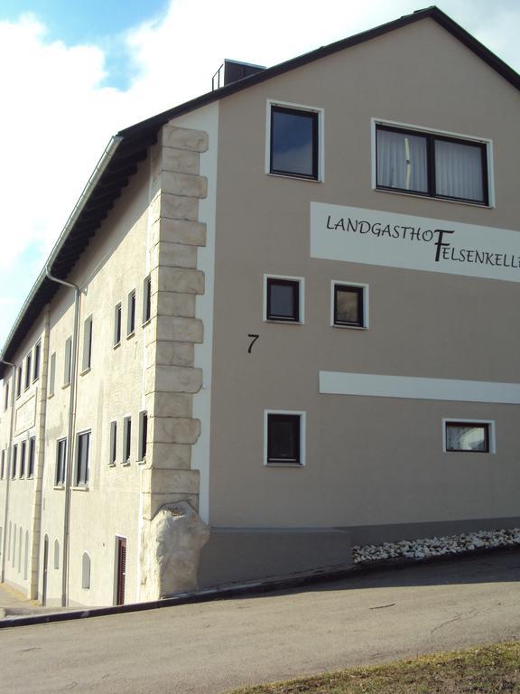 Landgasthof Felsenkeller Dinkelsbühl Exterior foto